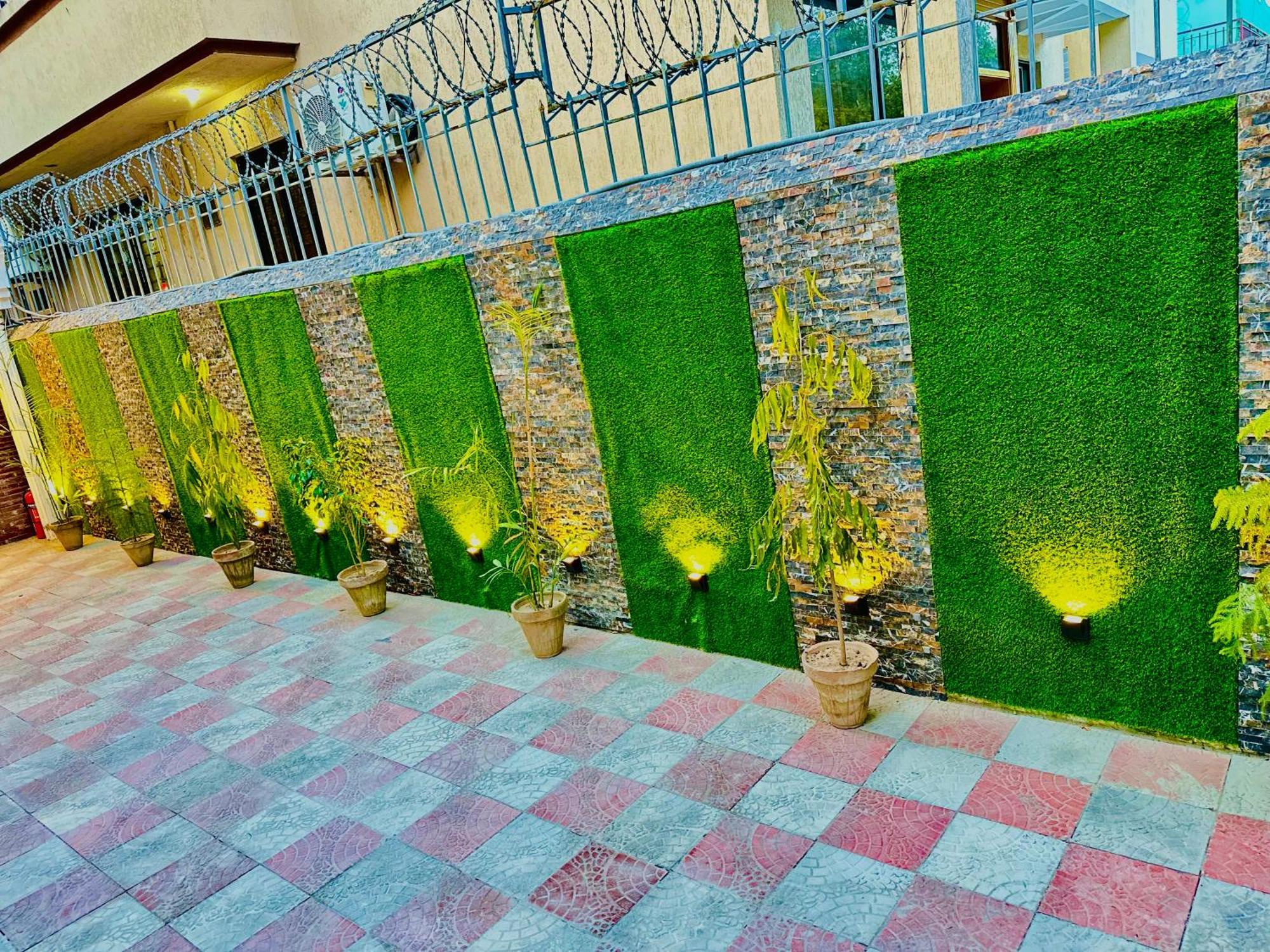 Blue Moon Continental Hotel Iszlámábád Kültér fotó