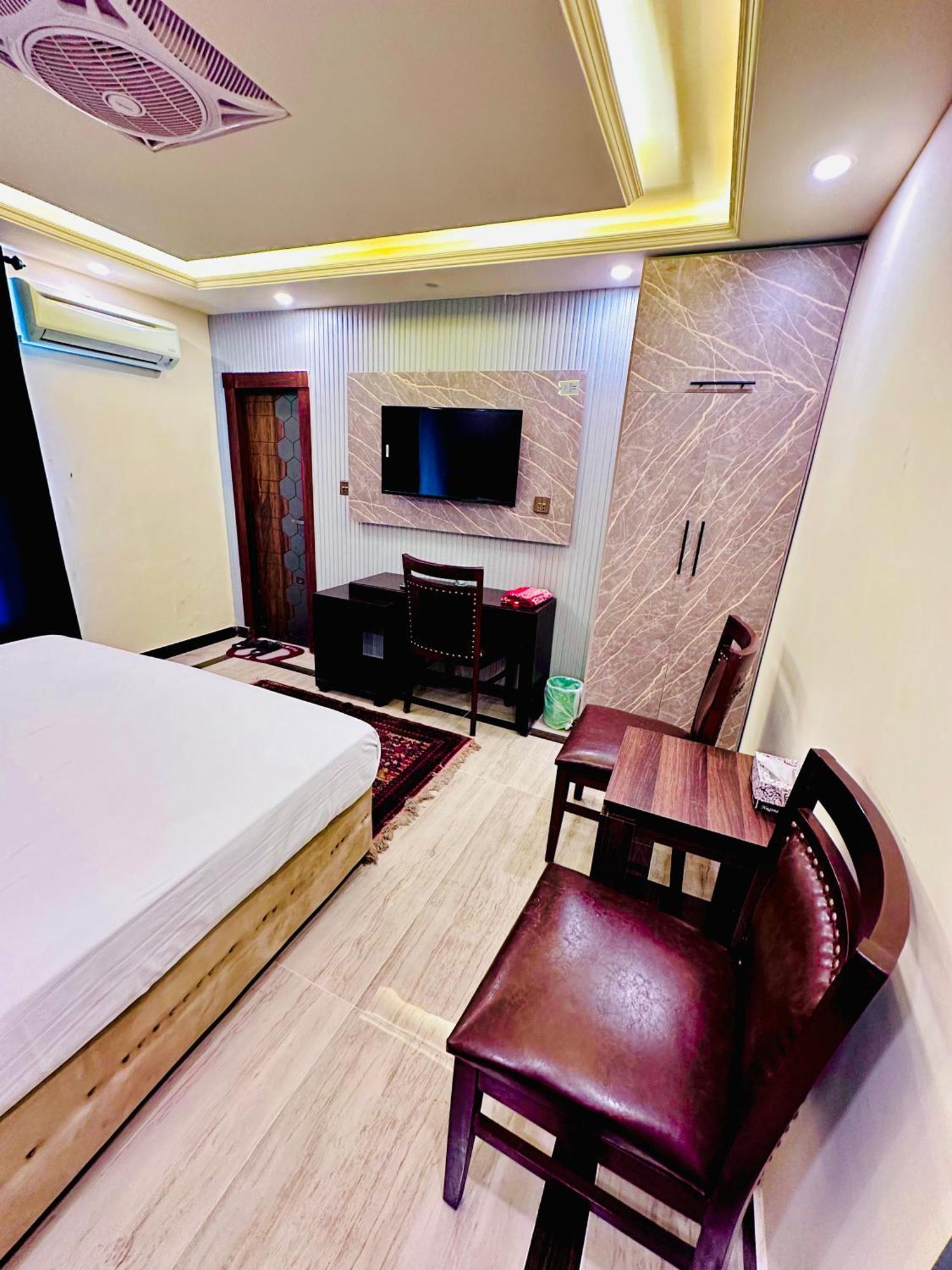 Blue Moon Continental Hotel Iszlámábád Kültér fotó